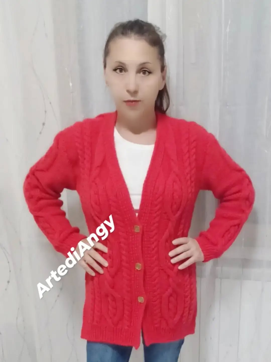 Cardigan Rosso a Trecce – Fatto a Mano